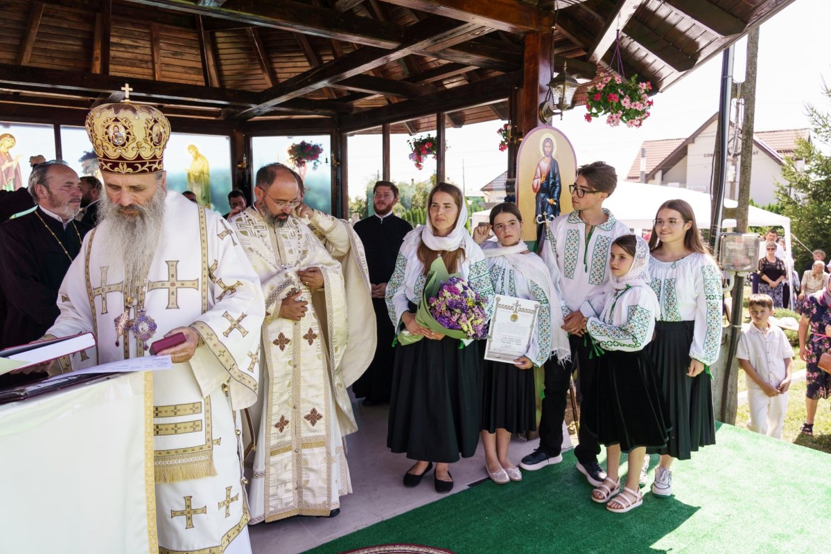 Resfințirea bisericii Parohiei Rădeni 369869