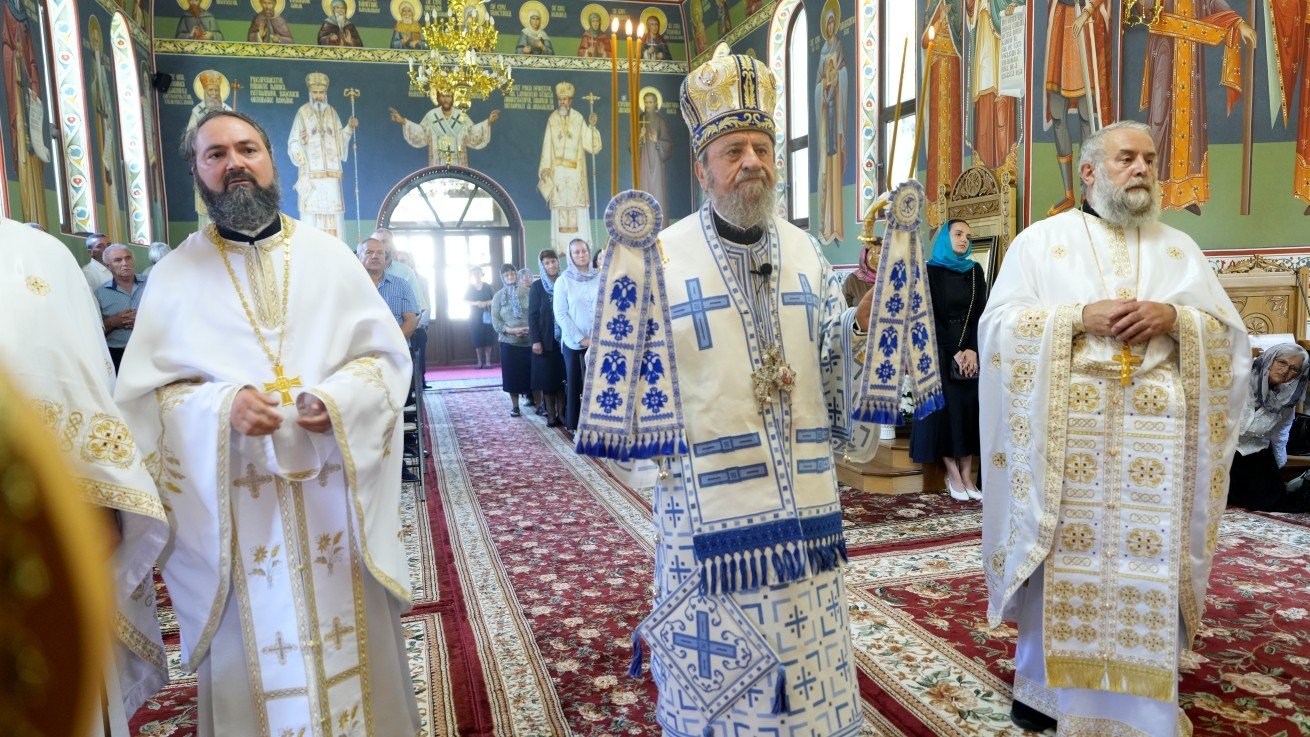 Liturghie arhierească la Schitul „Schimbarea la Faţă a Domnului” din Păltiniş 369874
