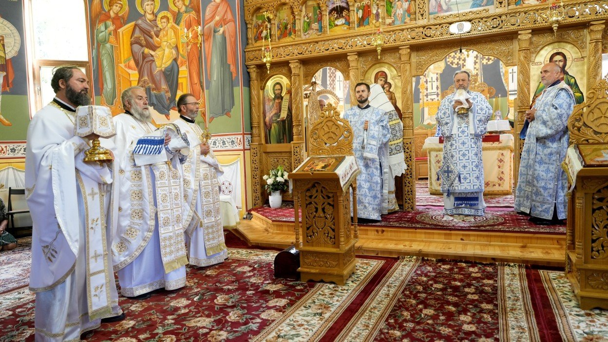 Liturghie arhierească la Schitul „Schimbarea la Faţă a Domnului” din Păltiniş 369875