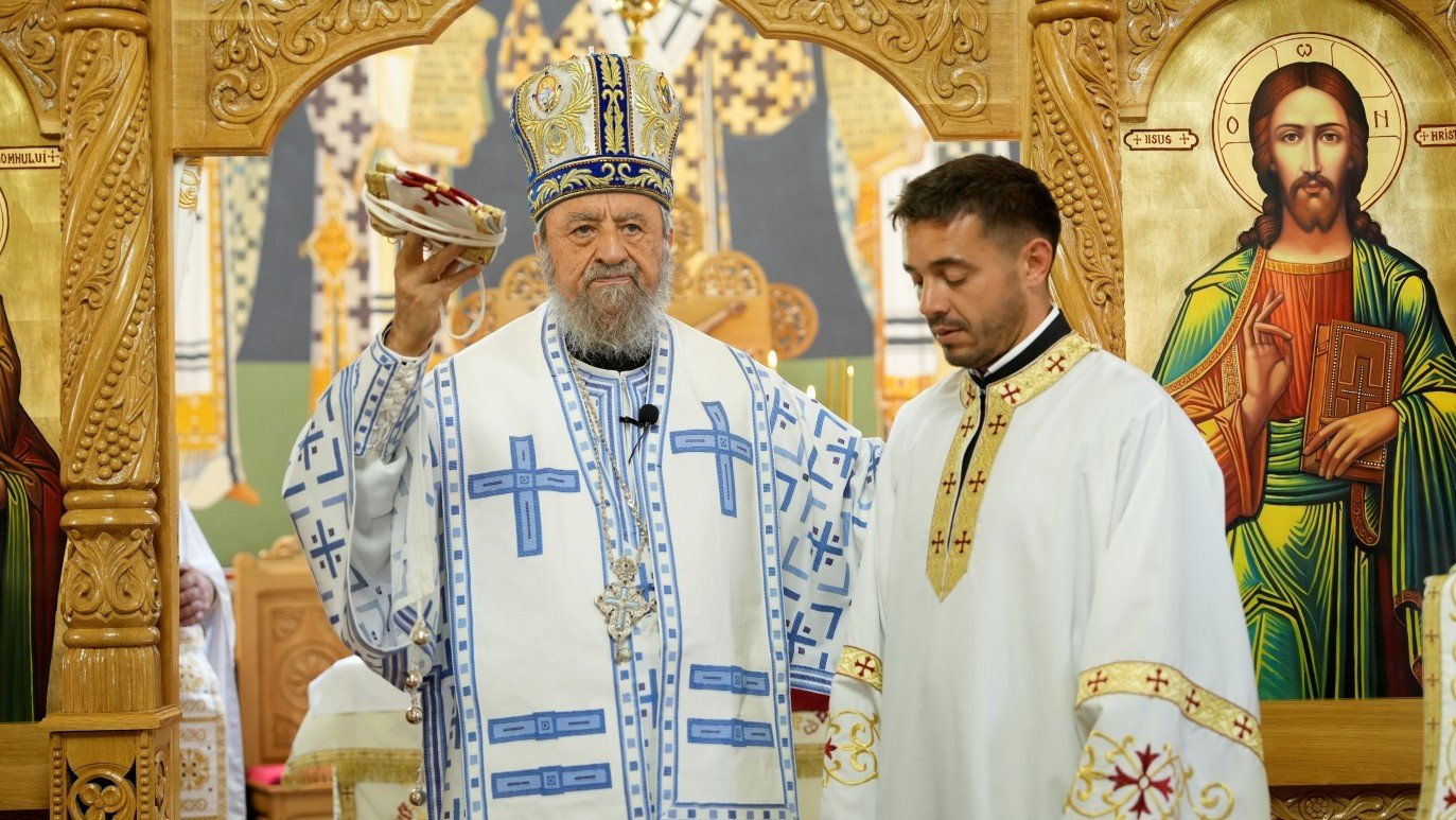 Liturghie arhierească la Schitul „Schimbarea la Faţă a Domnului” din Păltiniş 369876