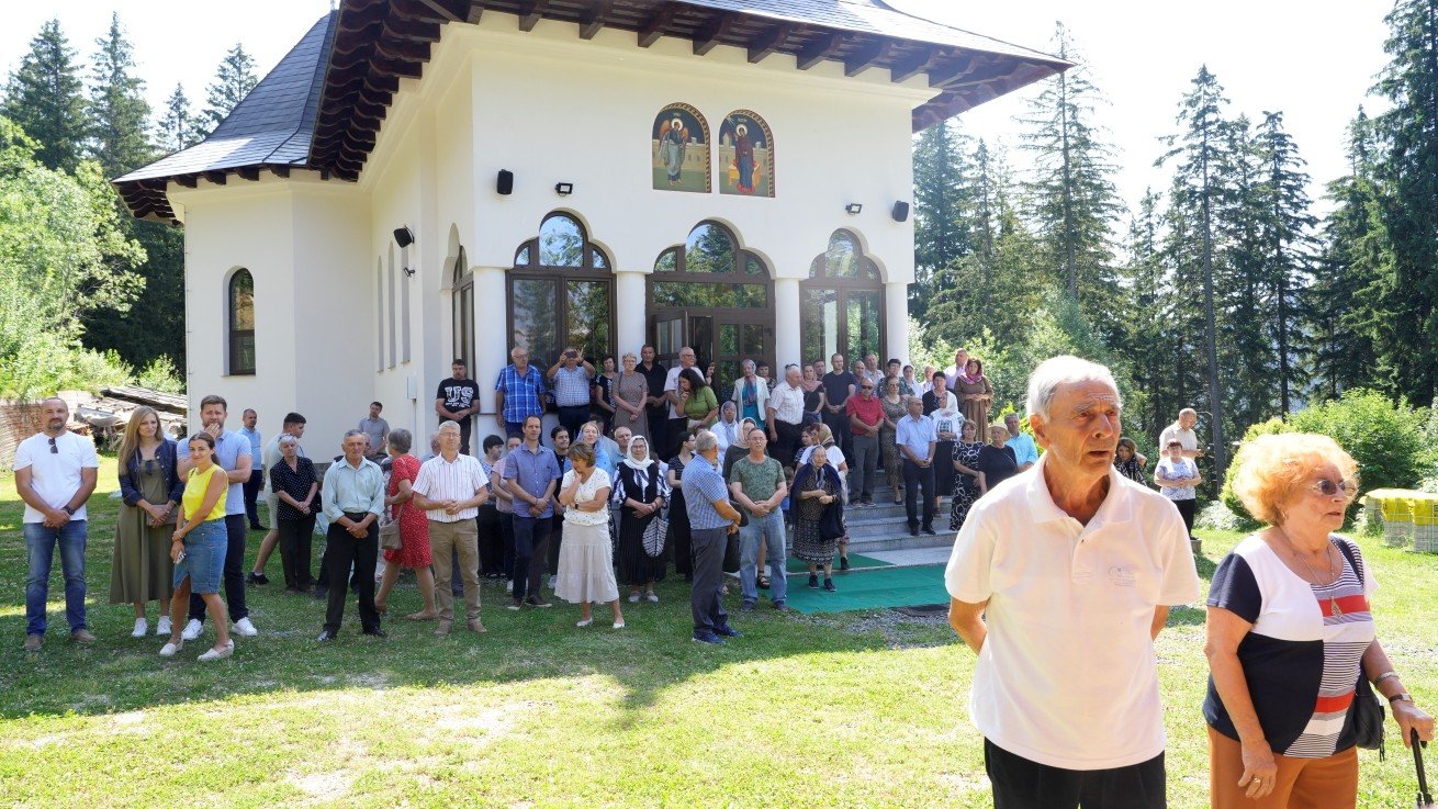 Liturghie arhierească la Schitul „Schimbarea la Faţă a Domnului” din Păltiniş 369878