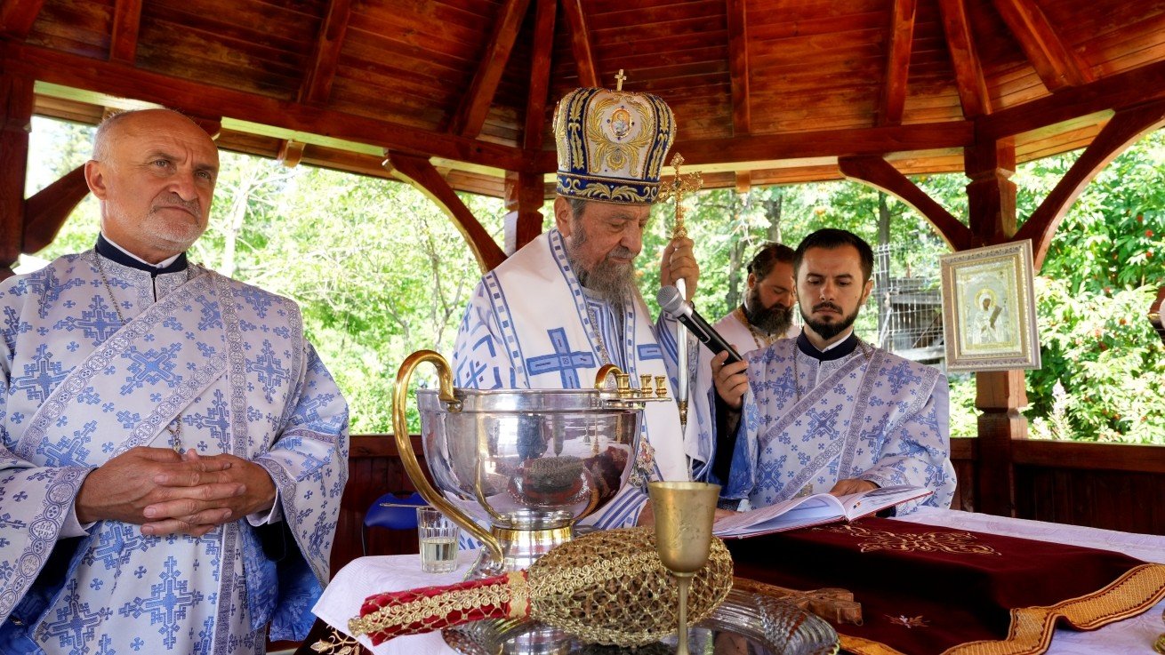 Liturghie arhierească la Schitul „Schimbarea la Faţă a Domnului” din Păltiniş 369879