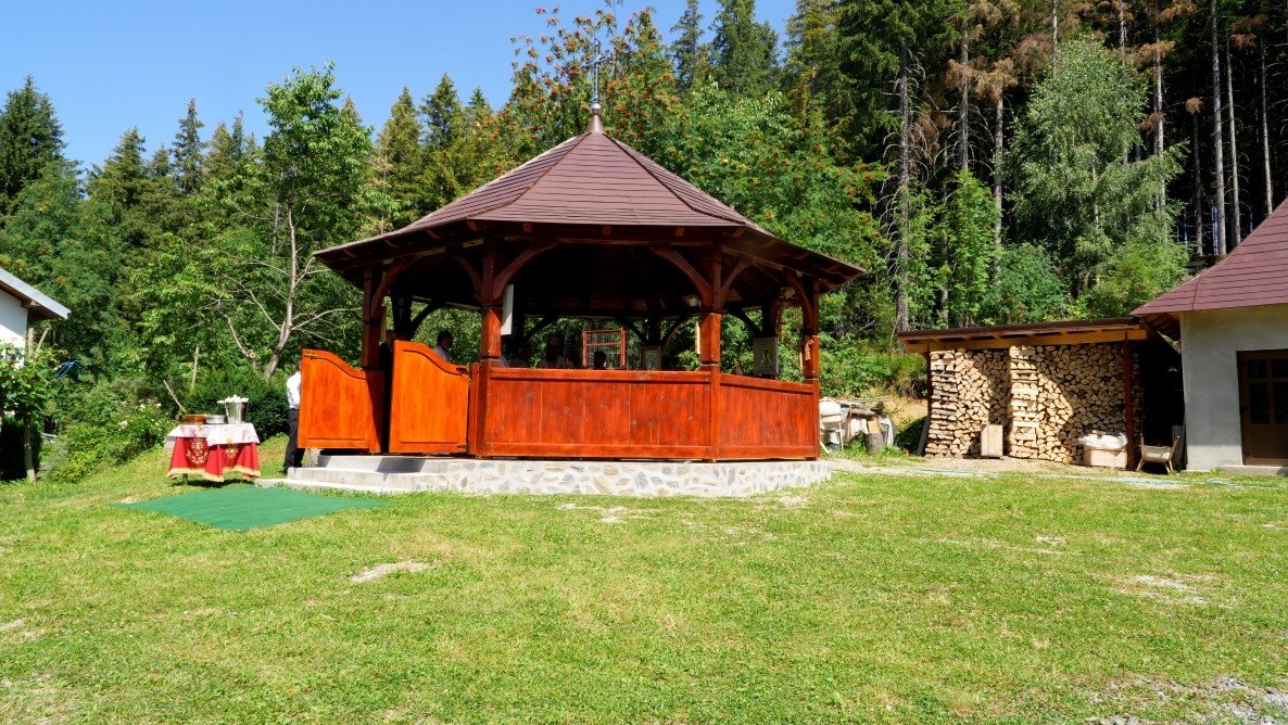 Liturghie arhierească la Schitul „Schimbarea la Faţă a Domnului” din Păltiniş 369880