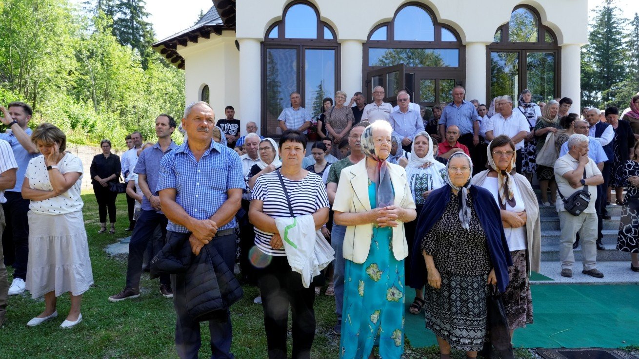 Liturghie arhierească la Schitul „Schimbarea la Faţă a Domnului” din Păltiniş 369881