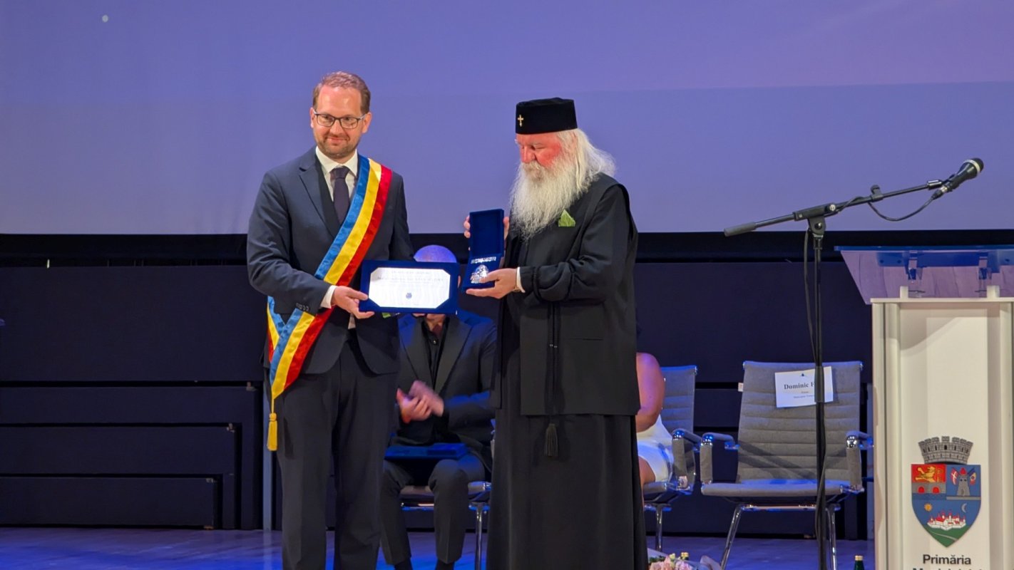 Recunoaștere pentru slujirea Bisericii și a comunității 369998