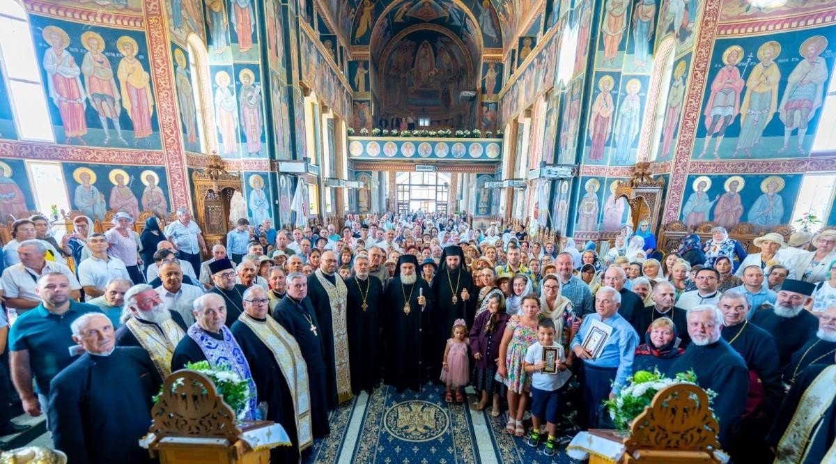 Slujire şi recunoştinţă pentru clerici pensionari din Eparhia Romanului şi Bacăului 369994