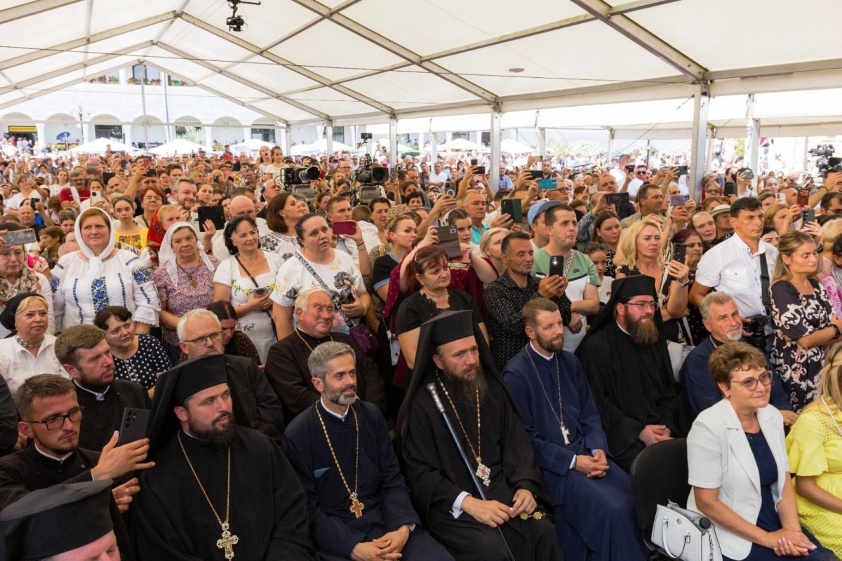 Evenimentul „Roagă-te și crede!” la Mănăstirea Izbuc 370081