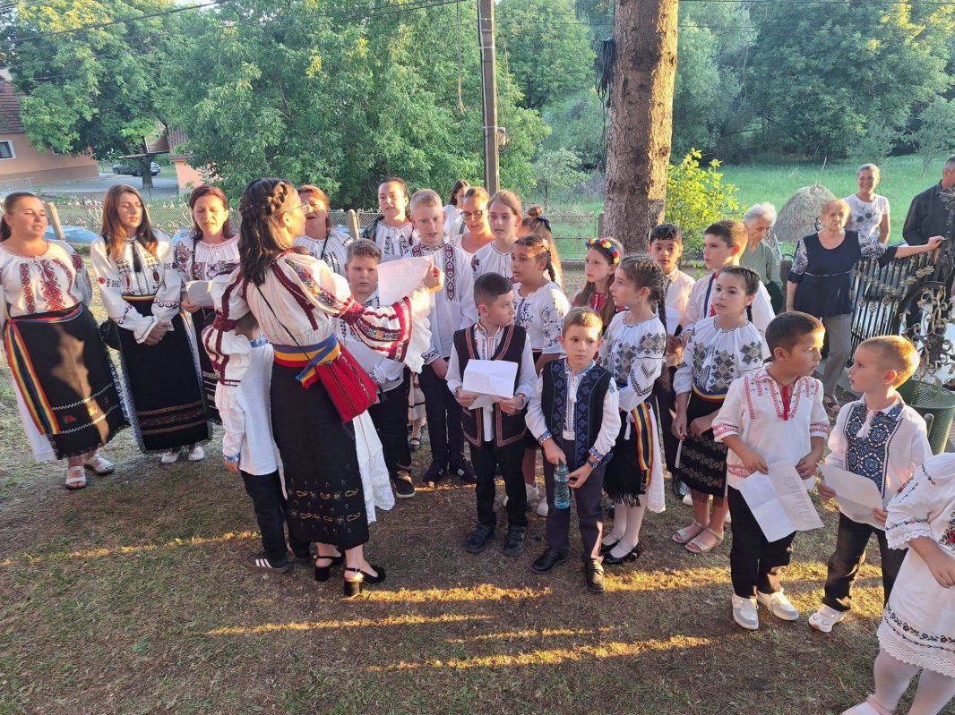 Rugăciune către Maica Domnului şi înnoire la o parohie din judeţul Cluj  370084