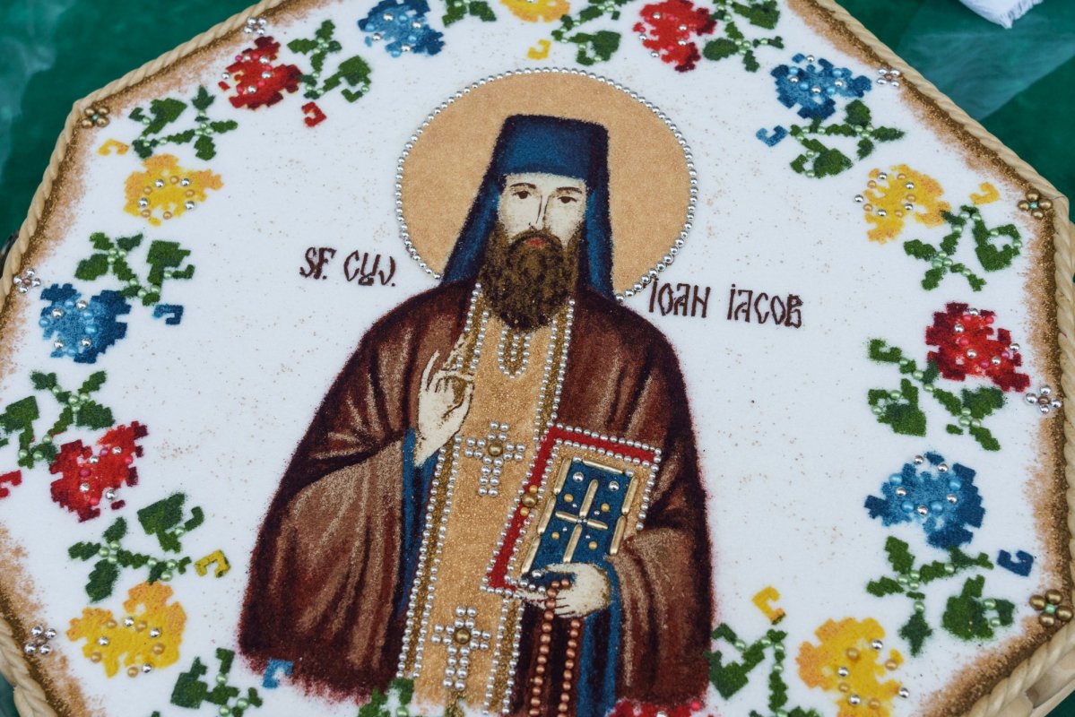 Sfântul Ioan Iacob, sărbătorit la el acasă 370141