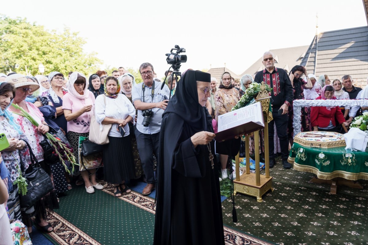 Sfântul Ioan Iacob, sărbătorit la el acasă 370145