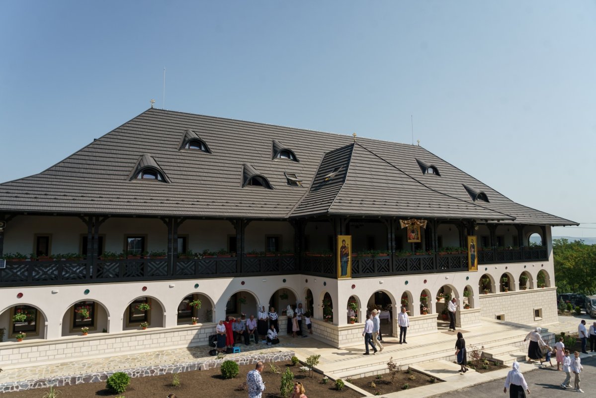 Sfântul Ioan Iacob, sărbătorit la el acasă 370148