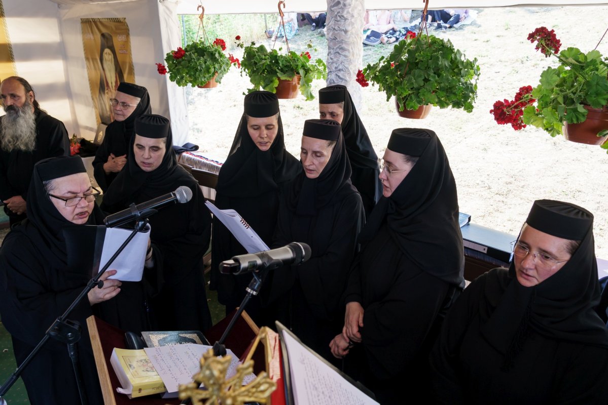 Sfântul Ioan Iacob, sărbătorit la el acasă 370149