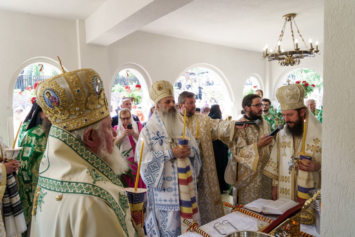 Sfântul Ioan Iacob, sărbătorit la el acasă 370151
