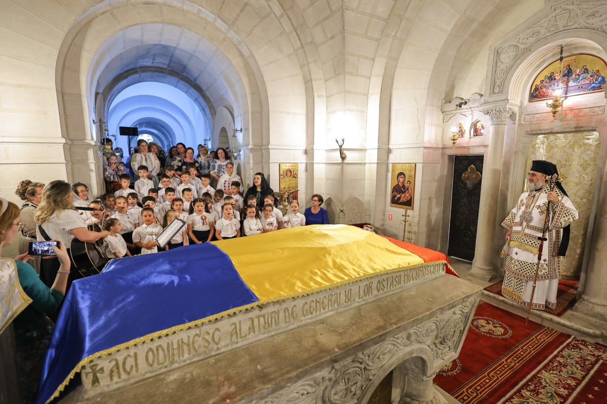 Slujire arhierească la capela Mausoleului Eroilor de la Mărășești 370192