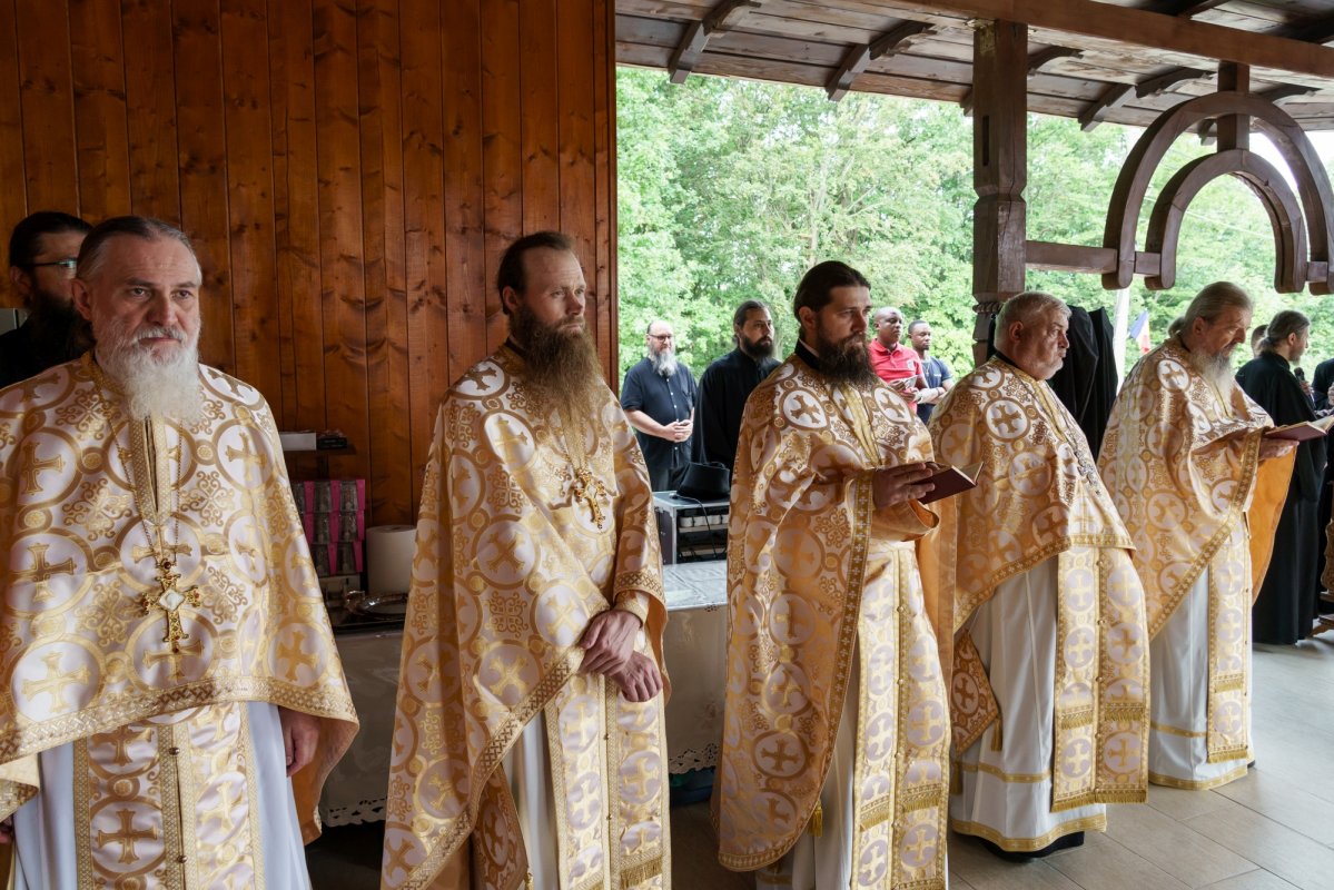 Hramul Mănăstirii Sângeap‑Basaraba din judeţul Iaşi 370360