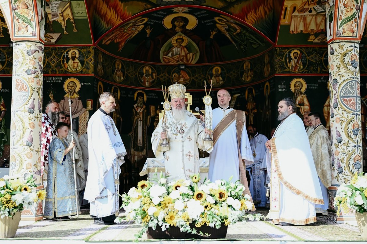 Hramul Mănăstirii „Schimbarea la Față”‑Cheile Turzii 370283
