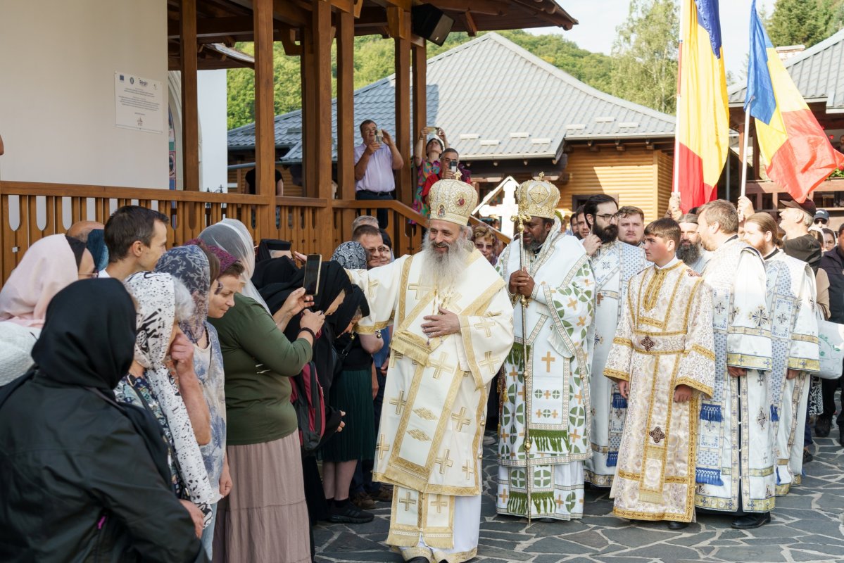 Sărbătorile nemţene au culminat cu hramul Mănăstirii Sihăstria 370327