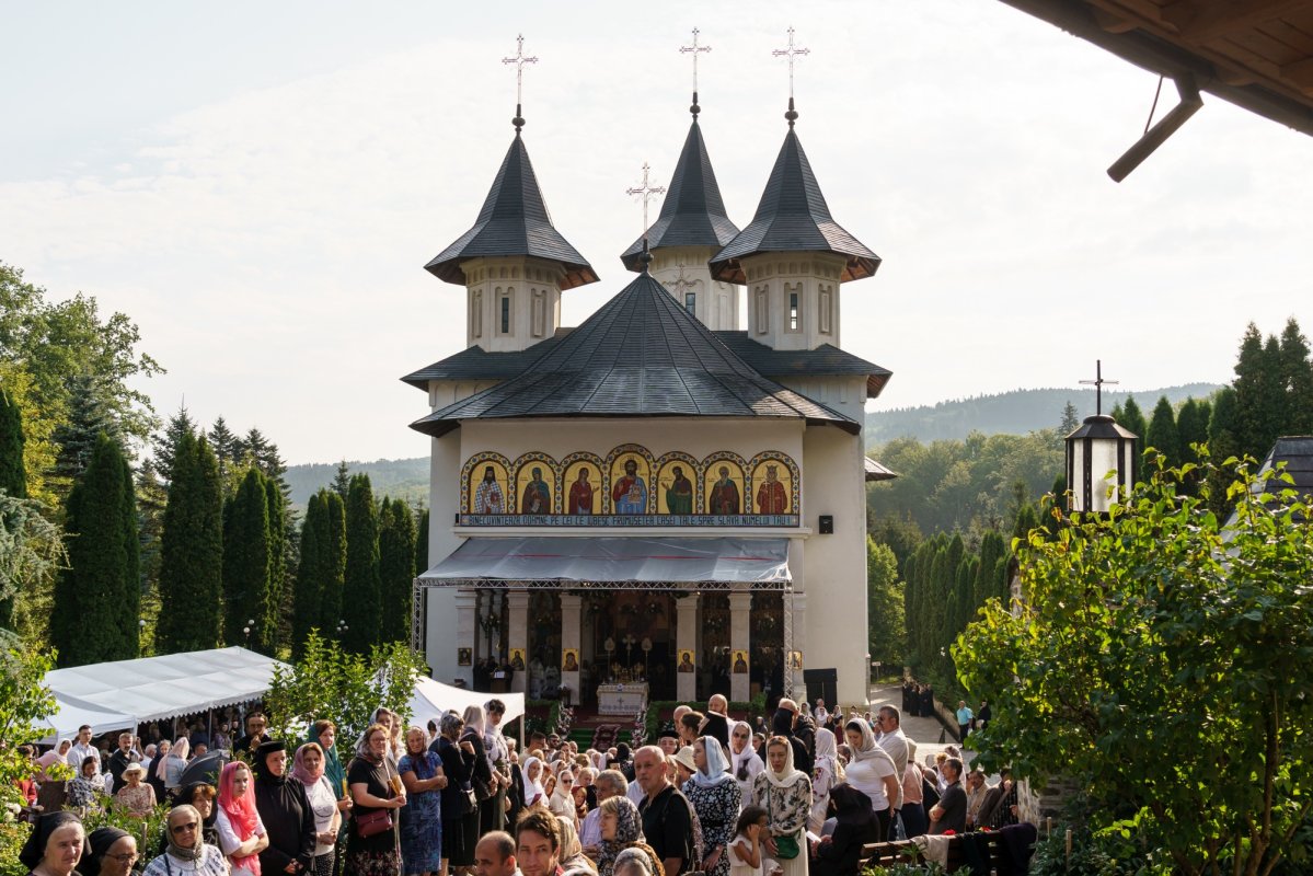 Sărbătorile nemţene au culminat cu hramul Mănăstirii Sihăstria 370328