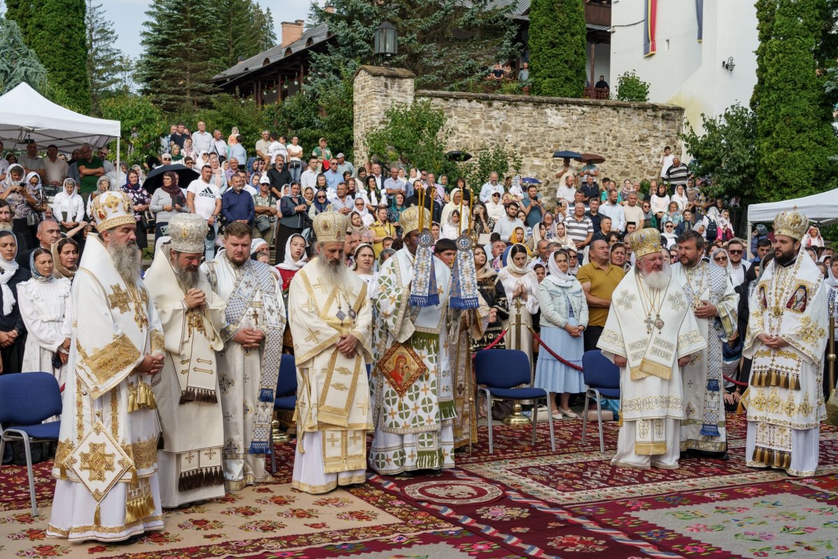Sărbătorile nemţene au culminat cu hramul Mănăstirii Sihăstria 370336