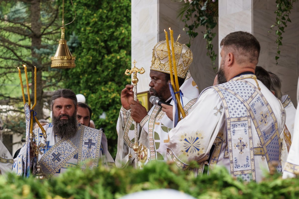 Sărbătorile nemţene au culminat cu hramul Mănăstirii Sihăstria 370340