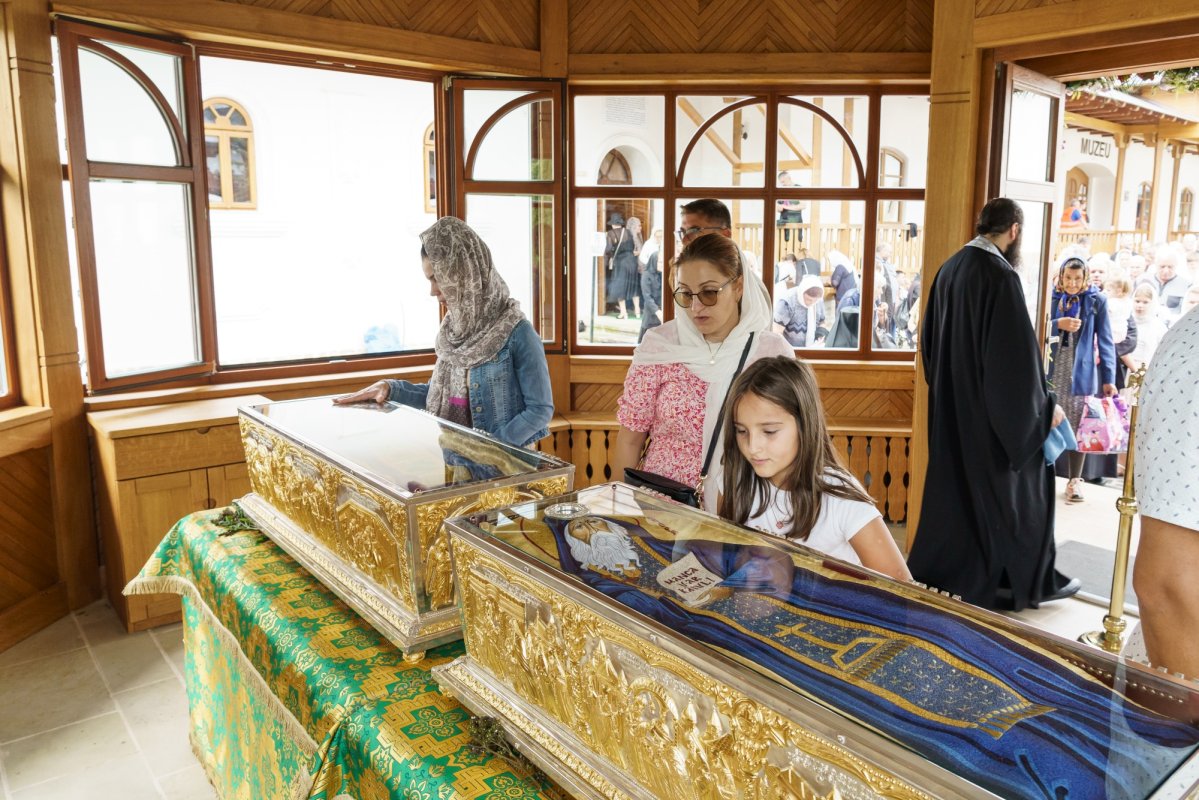 Sărbătorile nemţene au culminat cu hramul Mănăstirii Sihăstria 370343
