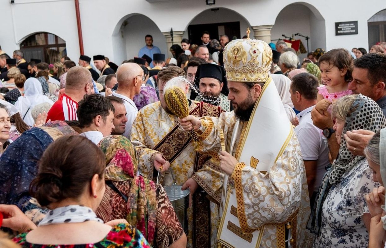 Sfinţirea paraclisului Protoieriei Sascut din judeţul Bacău 370314
