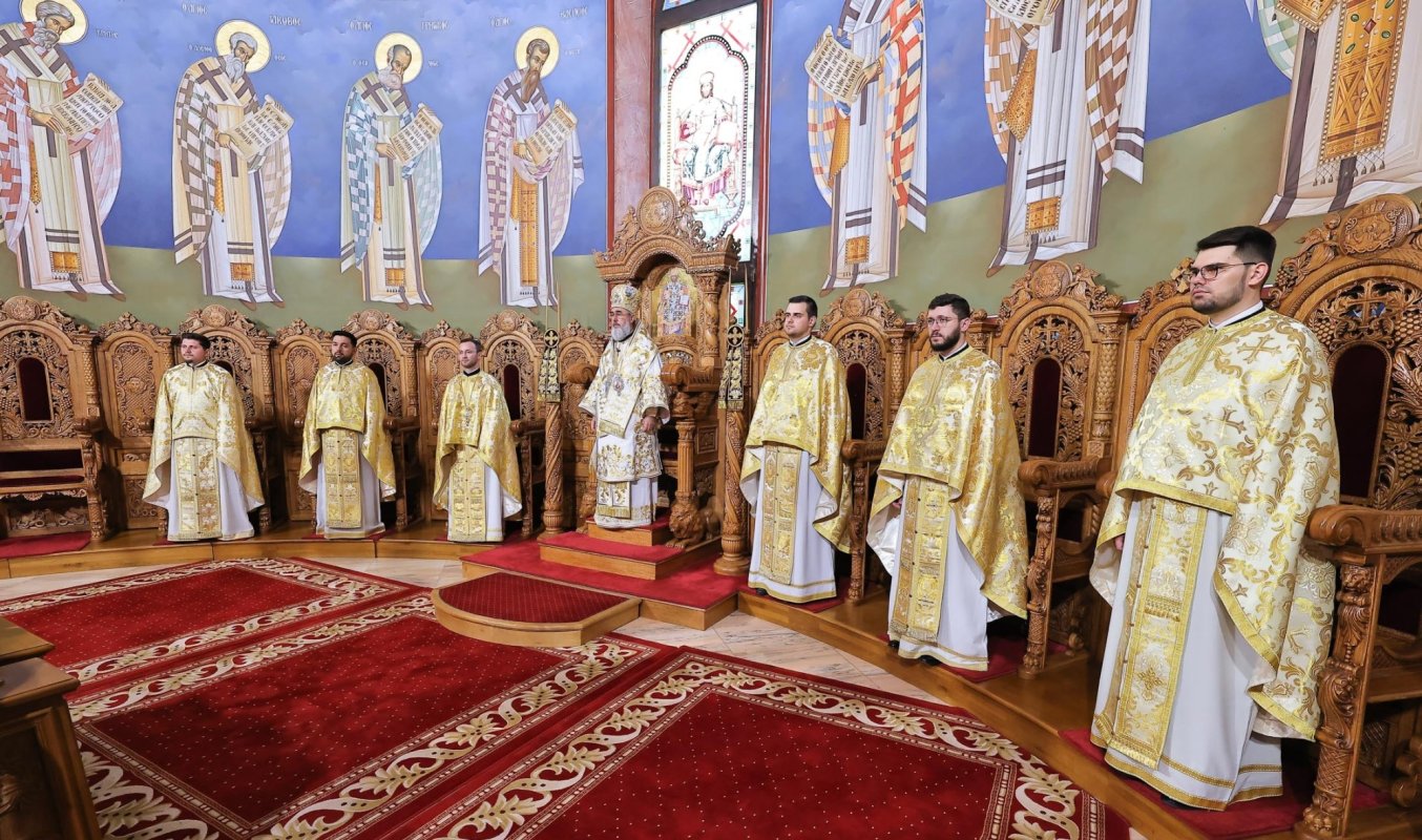 Slujire arhiereasă la Catedrala Arhiepiscopală din Buzău 370318