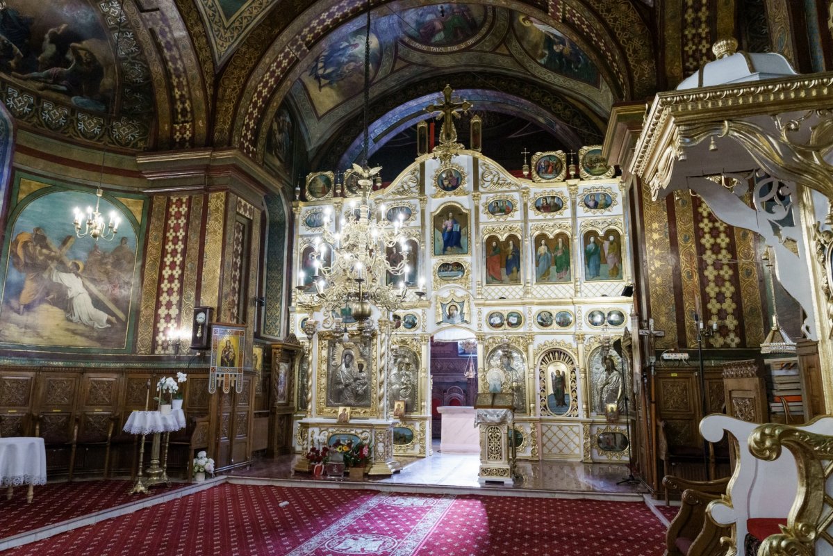 Biserica „Sfântul Ioan Botezătorul” din Piatra Neamț a fost îmbrăcată în veșmânt de har 370414