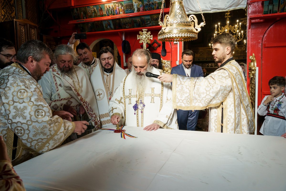 Biserica „Sfântul Ioan Botezătorul” din Piatra Neamț a fost îmbrăcată în veșmânt de har 370421