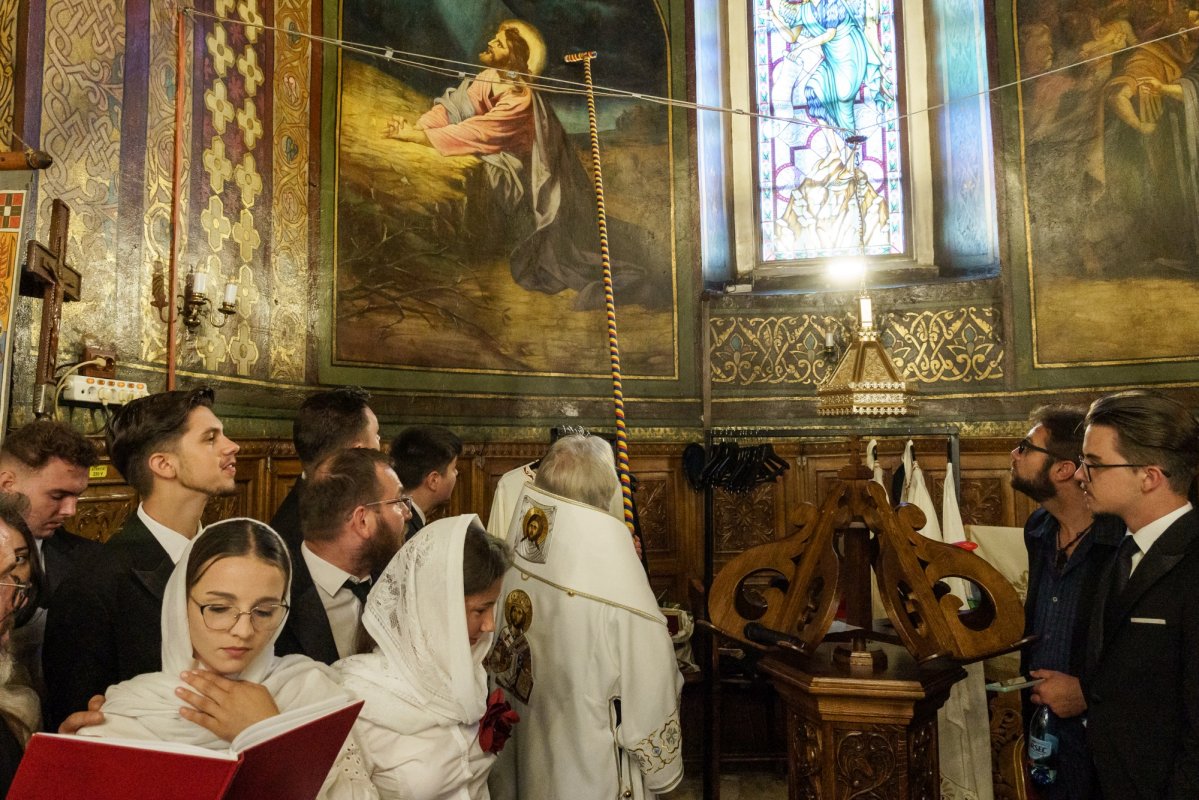 Biserica „Sfântul Ioan Botezătorul” din Piatra Neamț a fost îmbrăcată în veșmânt de har 370425