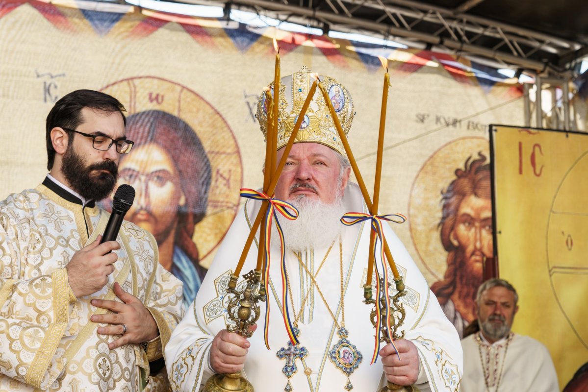 Biserica „Sfântul Ioan Botezătorul” din Piatra Neamț a fost îmbrăcată în veșmânt de har 370431