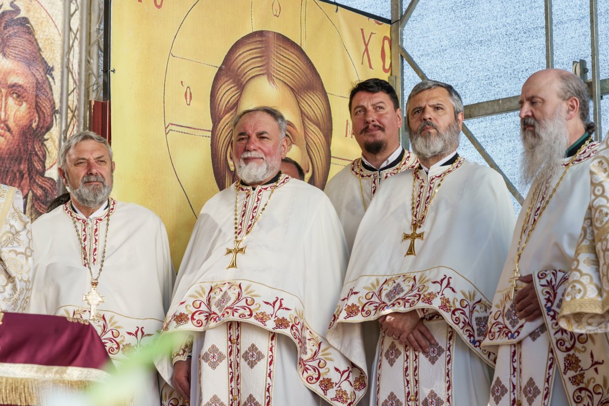 Biserica „Sfântul Ioan Botezătorul” din Piatra Neamț a fost îmbrăcată în veșmânt de har 370432