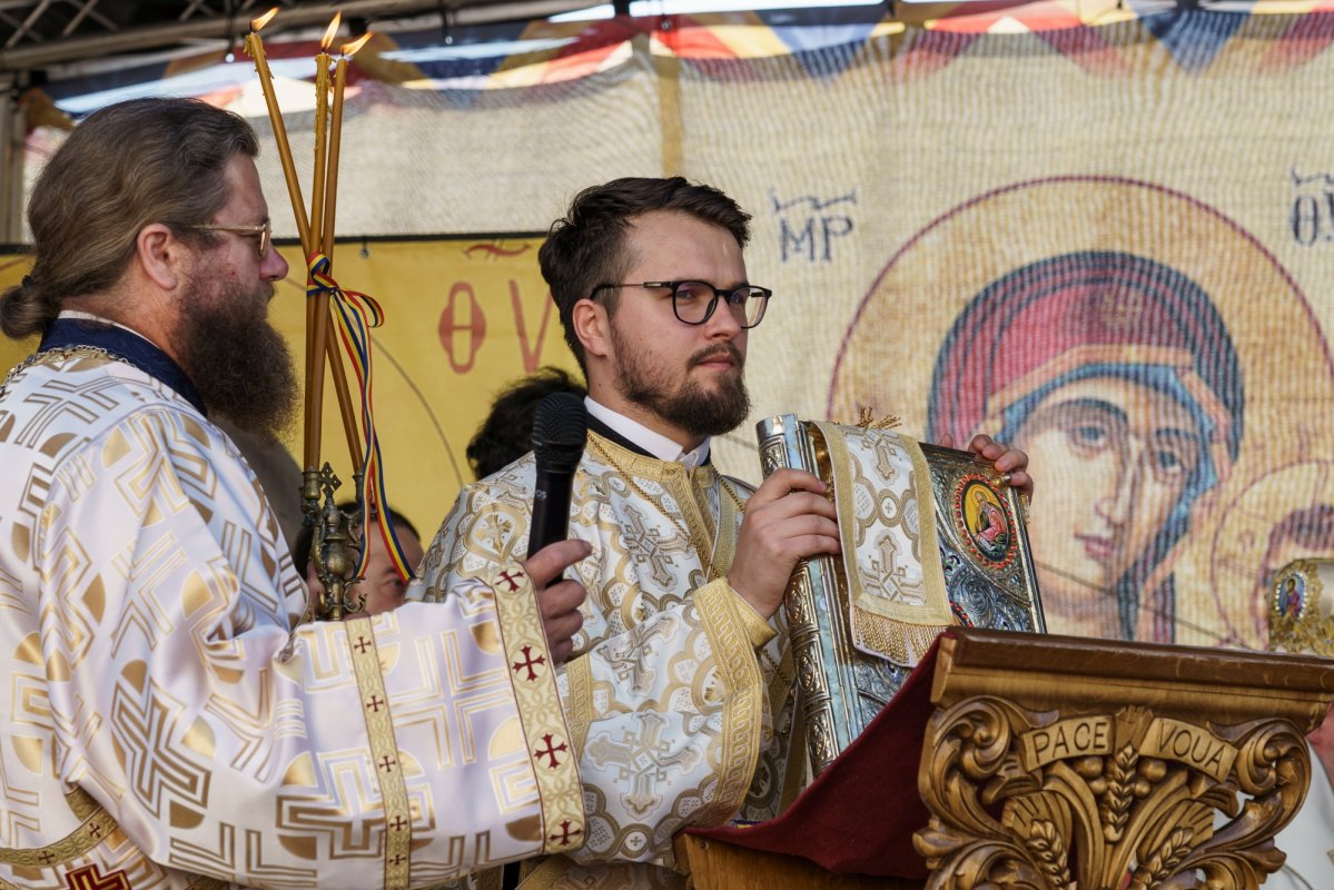 Biserica „Sfântul Ioan Botezătorul” din Piatra Neamț a fost îmbrăcată în veșmânt de har 370433