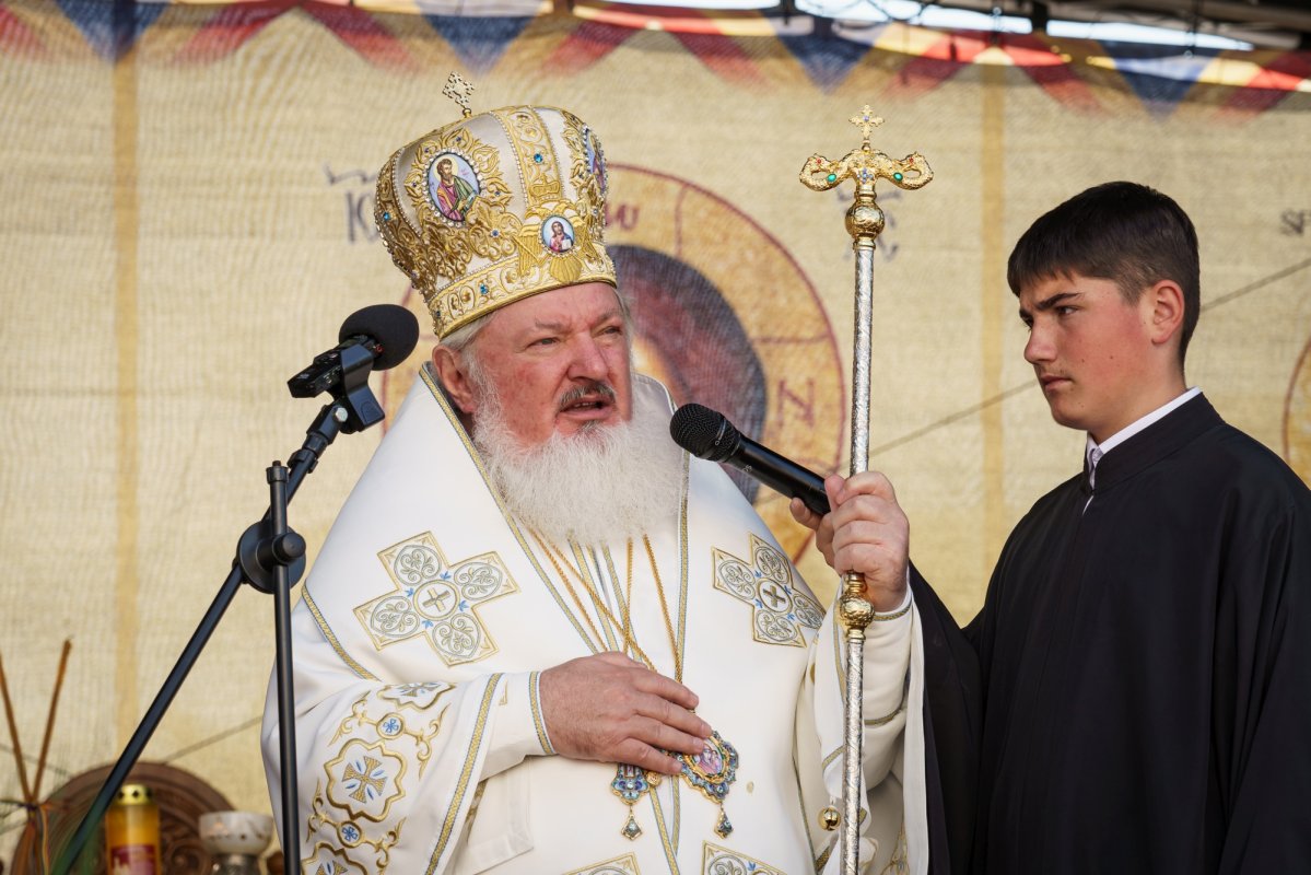 Biserica „Sfântul Ioan Botezătorul” din Piatra Neamț a fost îmbrăcată în veșmânt de har 370434