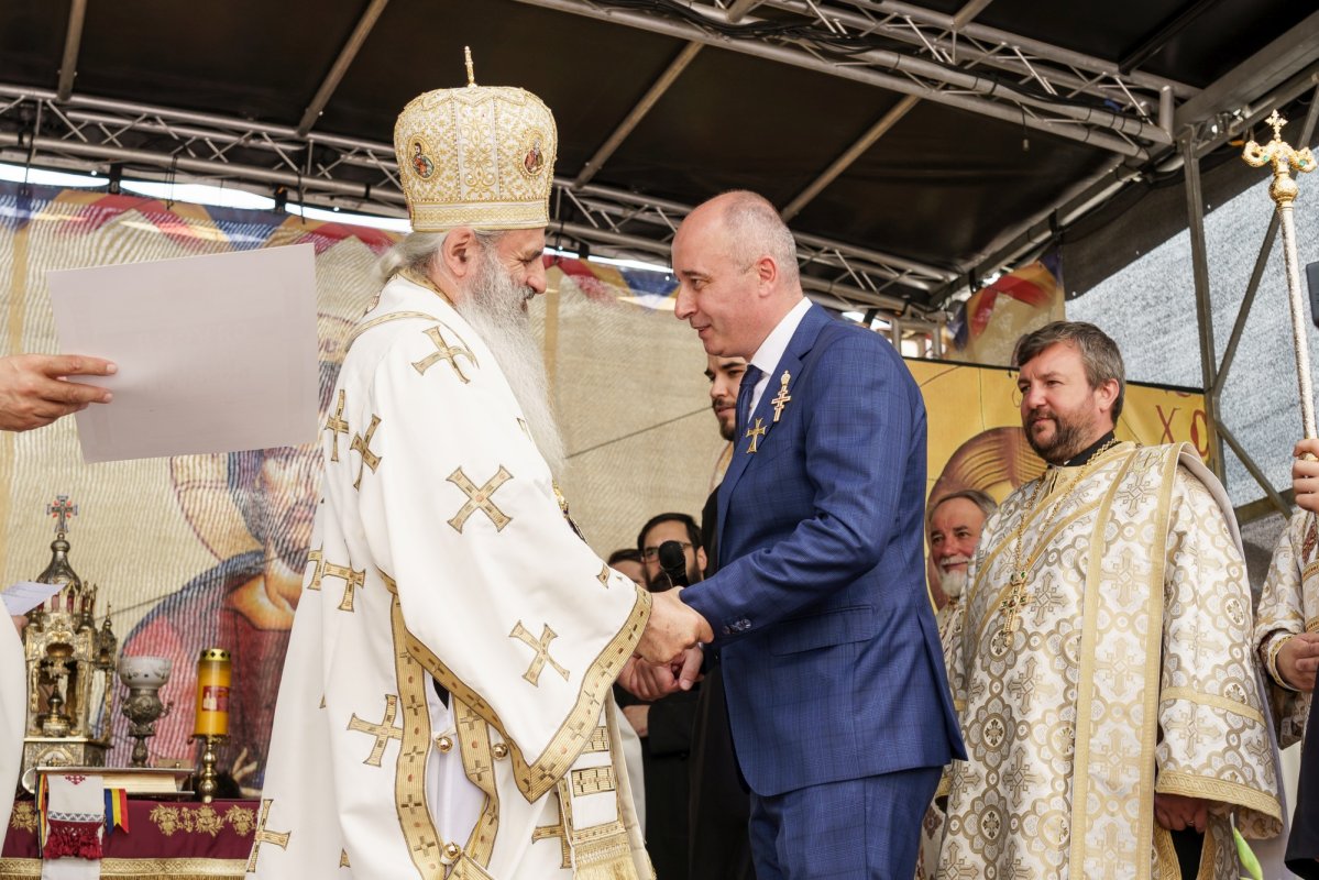 Biserica „Sfântul Ioan Botezătorul” din Piatra Neamț a fost îmbrăcată în veșmânt de har 370442