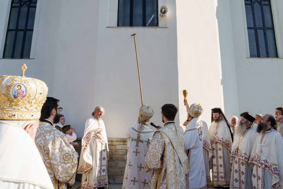 Veșmântul harului pentru o biserică din Piatra Neamţ 370411