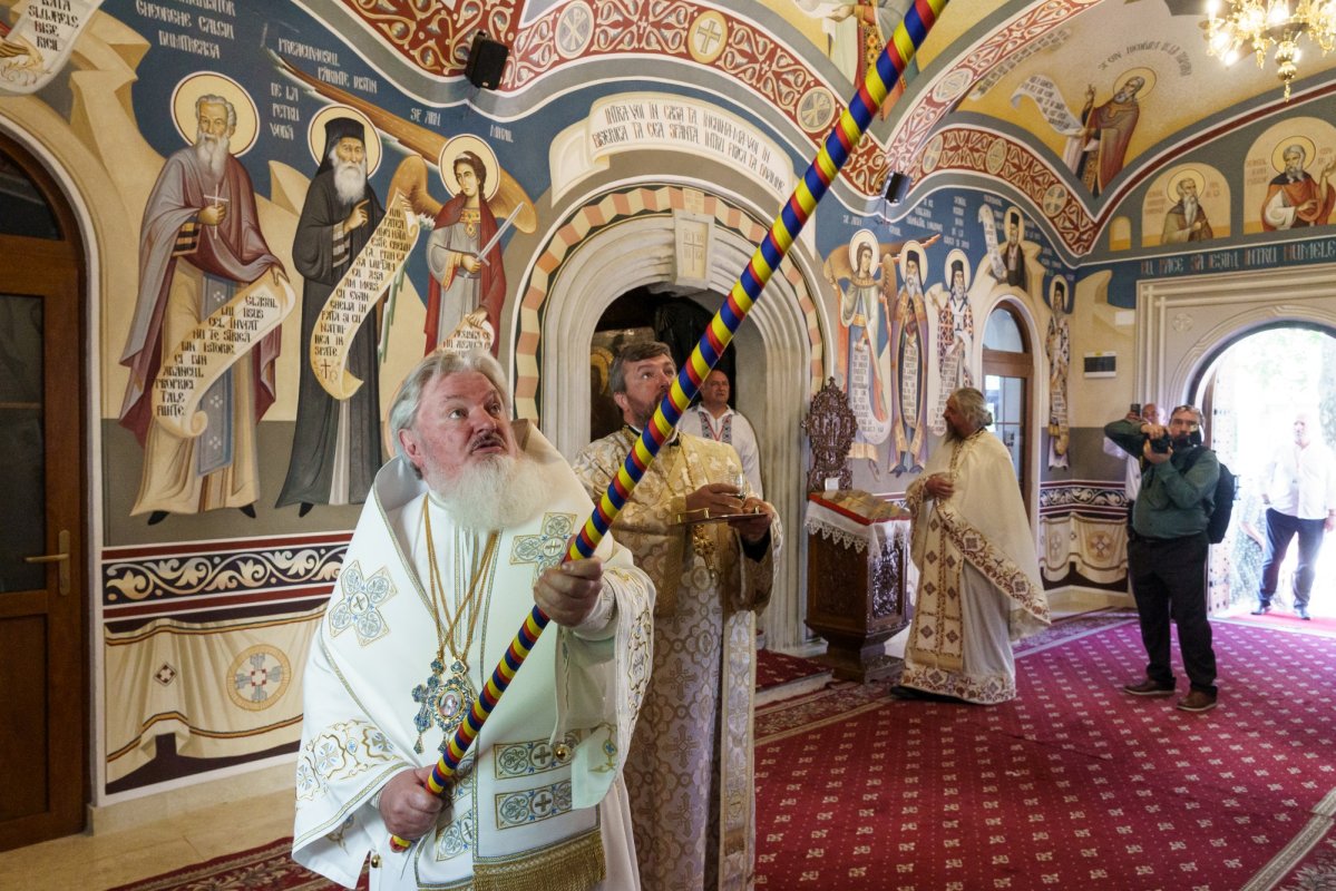 Veșmântul harului pentru o biserică din Piatra Neamţ 370424