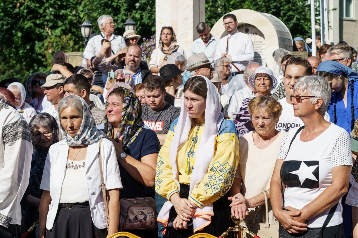 Veșmântul harului pentru o biserică din Piatra Neamţ 370428