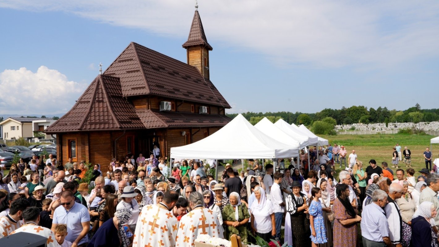 Liturghie arhierească la biserica din Cartierul Arhitecților‑Cisnădie 370450