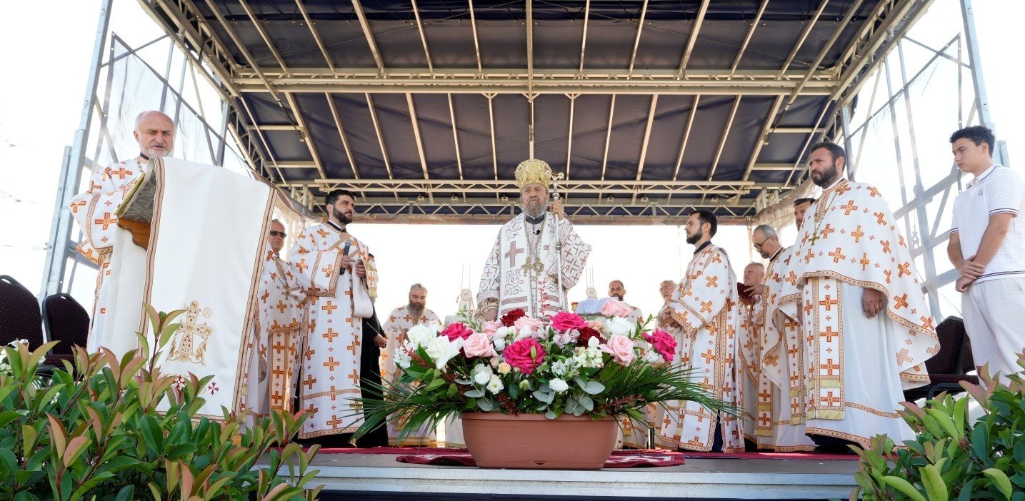 Liturghie arhierească la biserica din Cartierul Arhitecților‑Cisnădie 370451