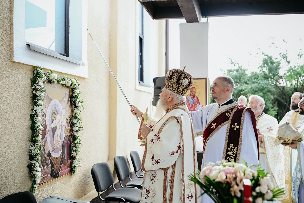 Resfințirea Bisericii „Buna Vestire” din Cheia 370465
