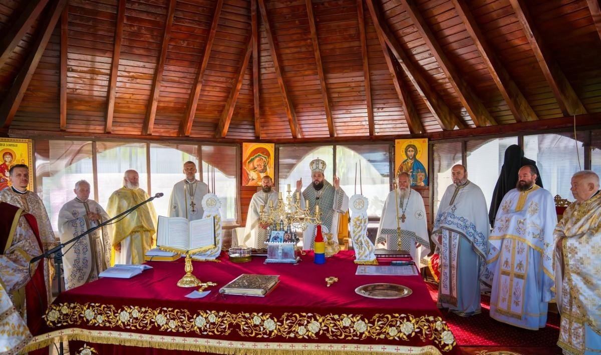Sfințire la Mănăstirea „Sfântul Voievod Ștefan cel Mare” din Slănic Moldova 370484