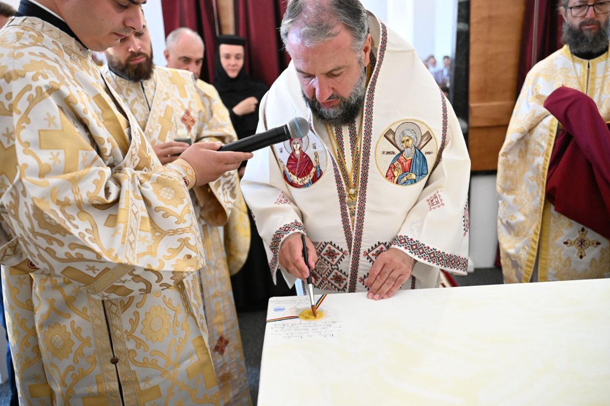 Târnosirea paraclisului principal al Mănăstirii Nera 370471