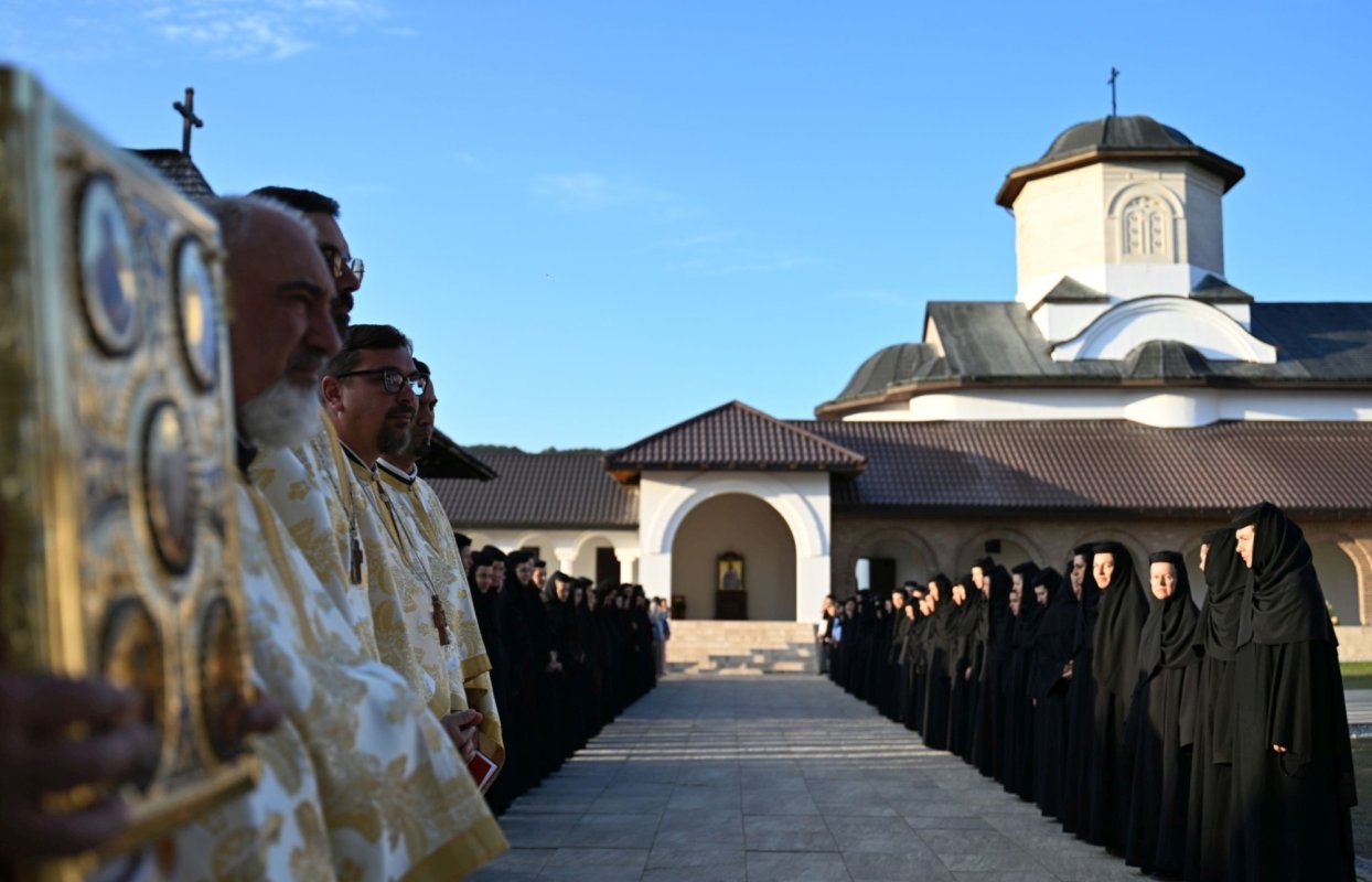 Târnosirea paraclisului principal al Mănăstirii Nera 370472