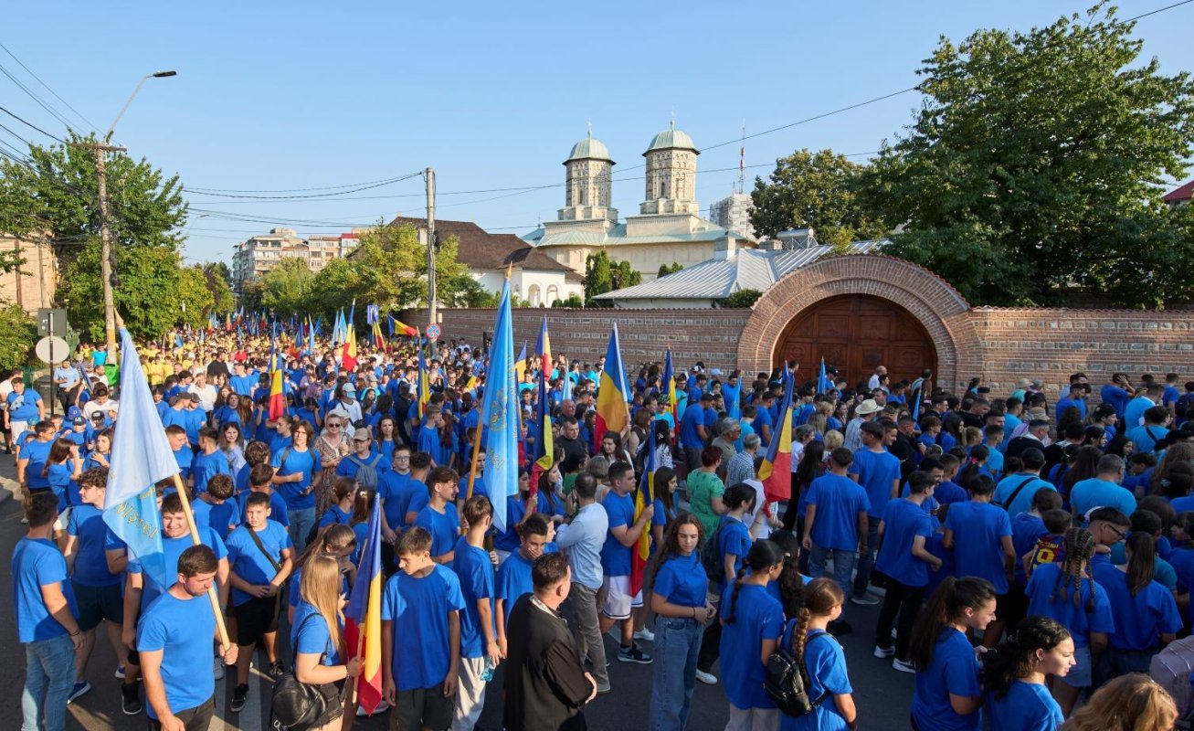 Pelerinajul tinerilor din Arhiepiscopia Târgoviștei 370571