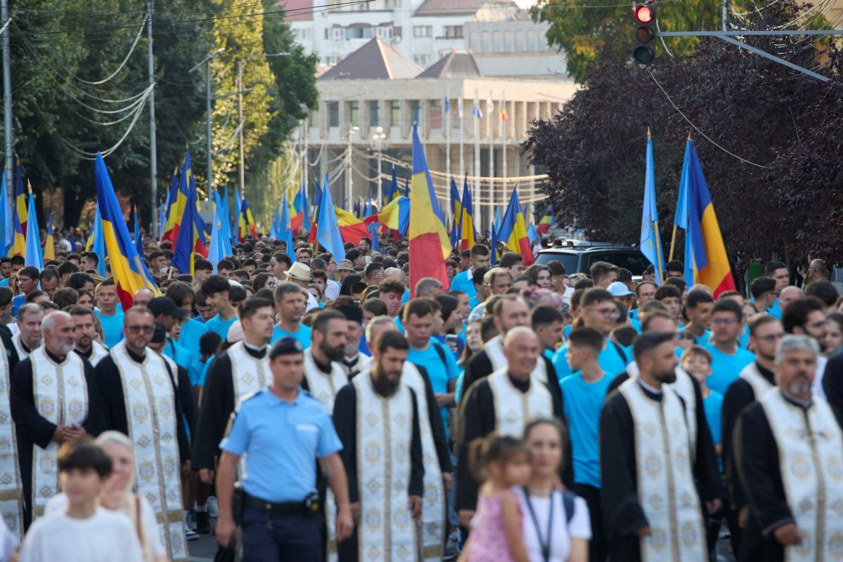 Pelerinajul tinerilor din Arhiepiscopia Târgoviștei 370572