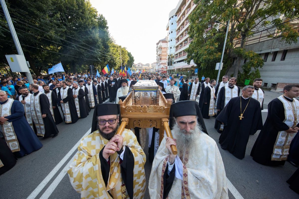 Pelerinajul tinerilor din Arhiepiscopia Târgoviștei 370573