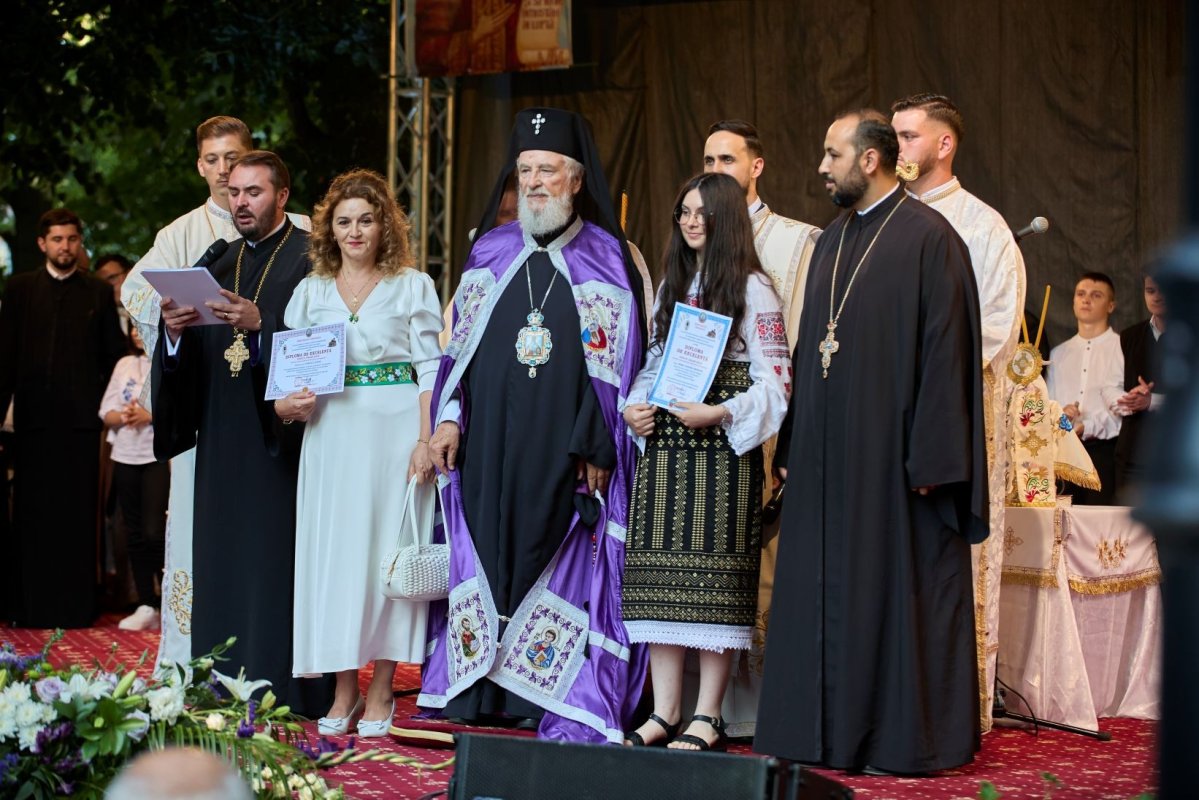 Pelerinajul tinerilor din Arhiepiscopia Târgoviștei 370576
