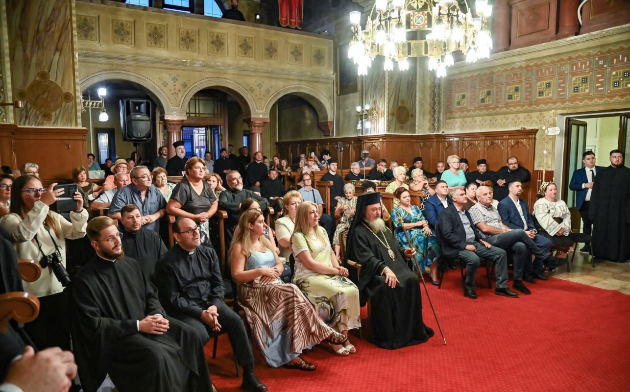 Seară de rugăciune și cântare în cinstea Maicii Domnului, la Vârșeț 370594