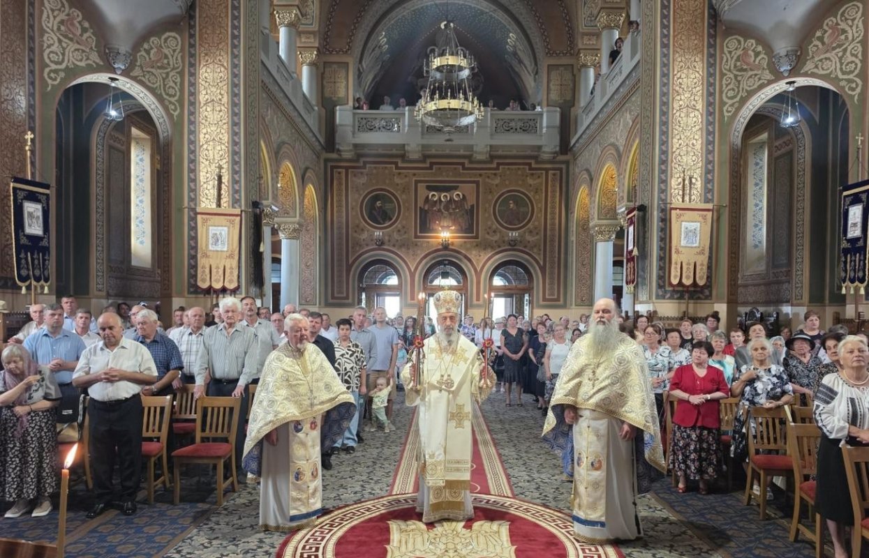 Slujire arhierească la Biserica „Sfânta Treime” din Sighișoara 370555